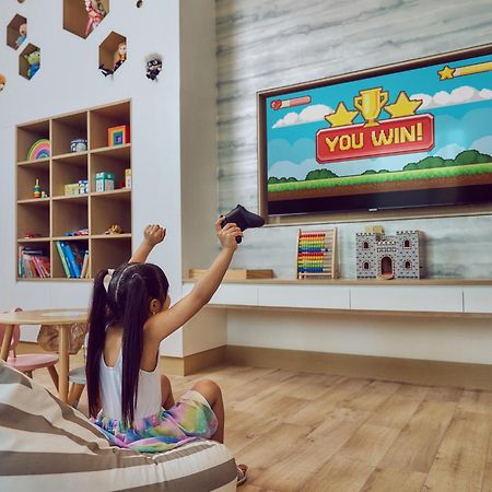Address Beach Resort Bahrain Manama Exterior photo A child playing a game on a television